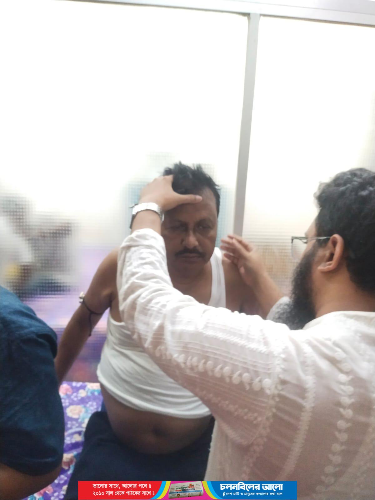 ছবি: হাসপাতালে আহত সুলতান খান।