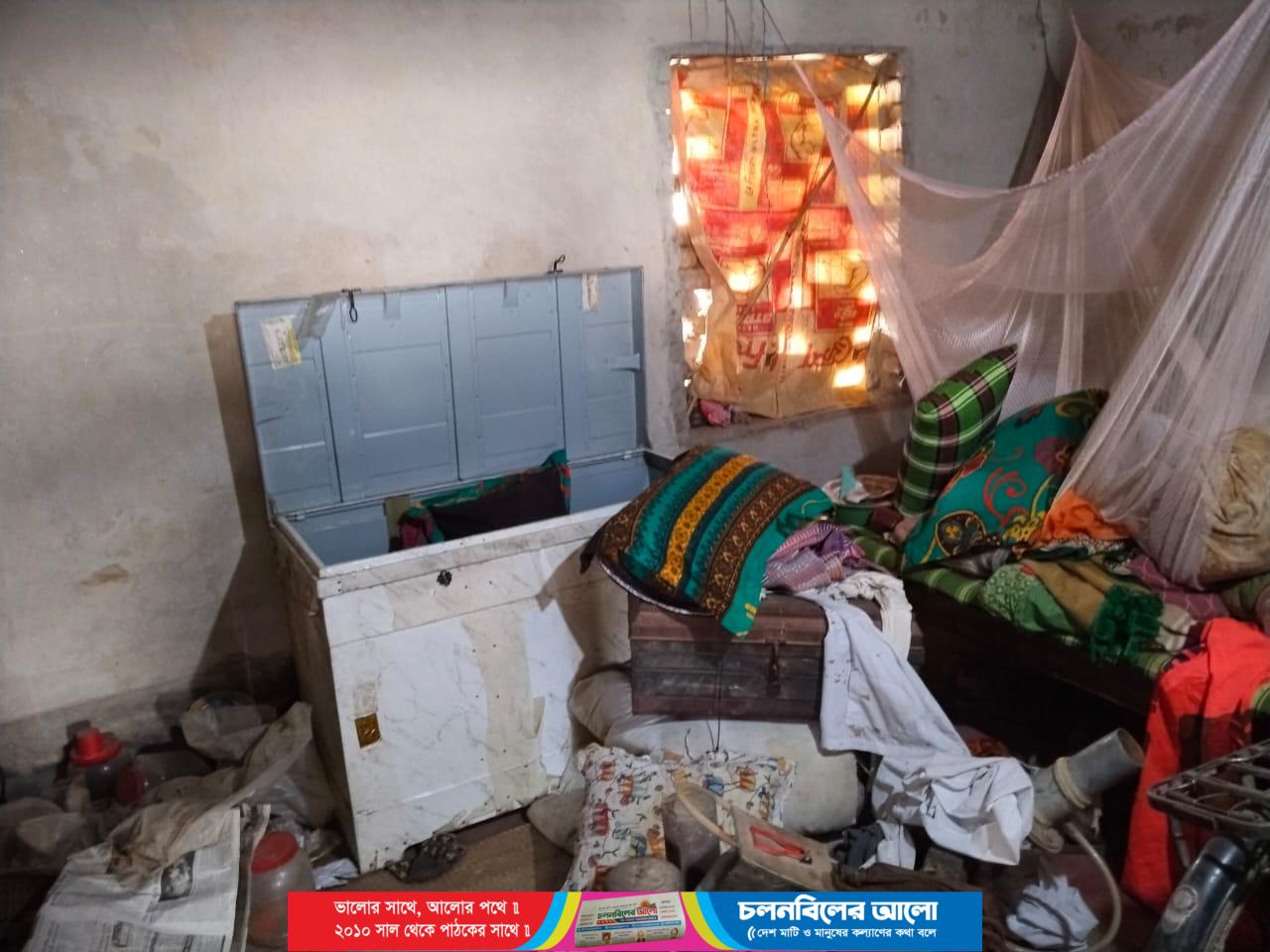 লুটপাট ও মিথ্যা মামলায় বাড়িঘর ছাড়া চকবিষ্ণুপুর গ্রামের একটি অসহায় পরিবার