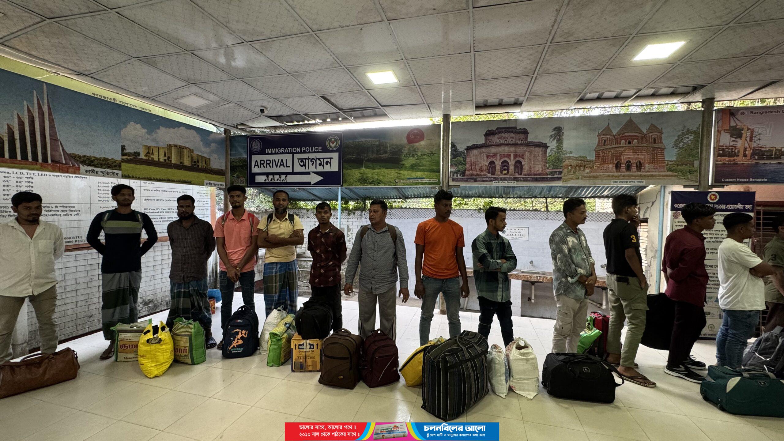 ভারতে বিভিন্ন মেয়াদে জেল খেটে বেনাপোল দিয়ে দেশে ফিরল ৩৩ জন বাংলাদেশী নাগরিক