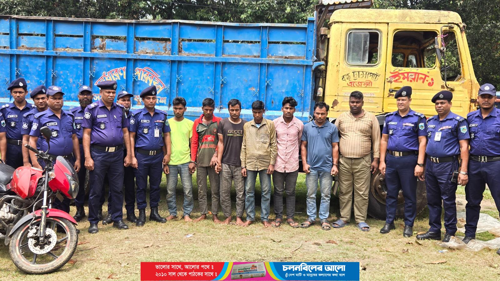 নওগাঁয় ডাকাতির প্রস্তুতিকালে দেশী অস্ত্রসহ সাত সদস্য গ্রেপ্তার