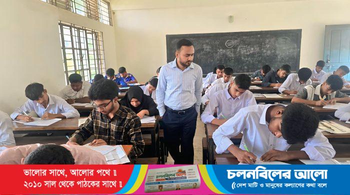 ছবি: মঙ্গলবার সকালে ভাঙ্গুড়া উপজেলার এসএসসি পরীক্ষার হল পরিদর্শন করছেন নির্বাহী ম্যাজিস্ট্রেট মো. মিজানুর রহমান।