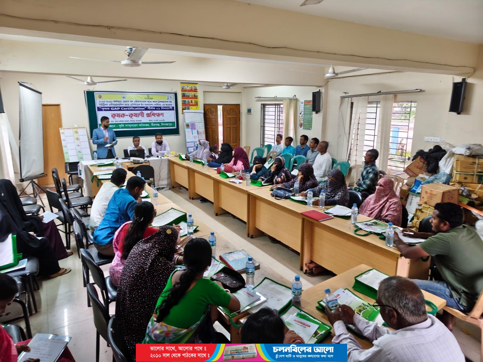 নিরাপদ খাদ্য উৎপাদনে বীরগঞ্জে দিনব্যাপী কৃষক কৃষাণী প্রশিক্ষণ 
