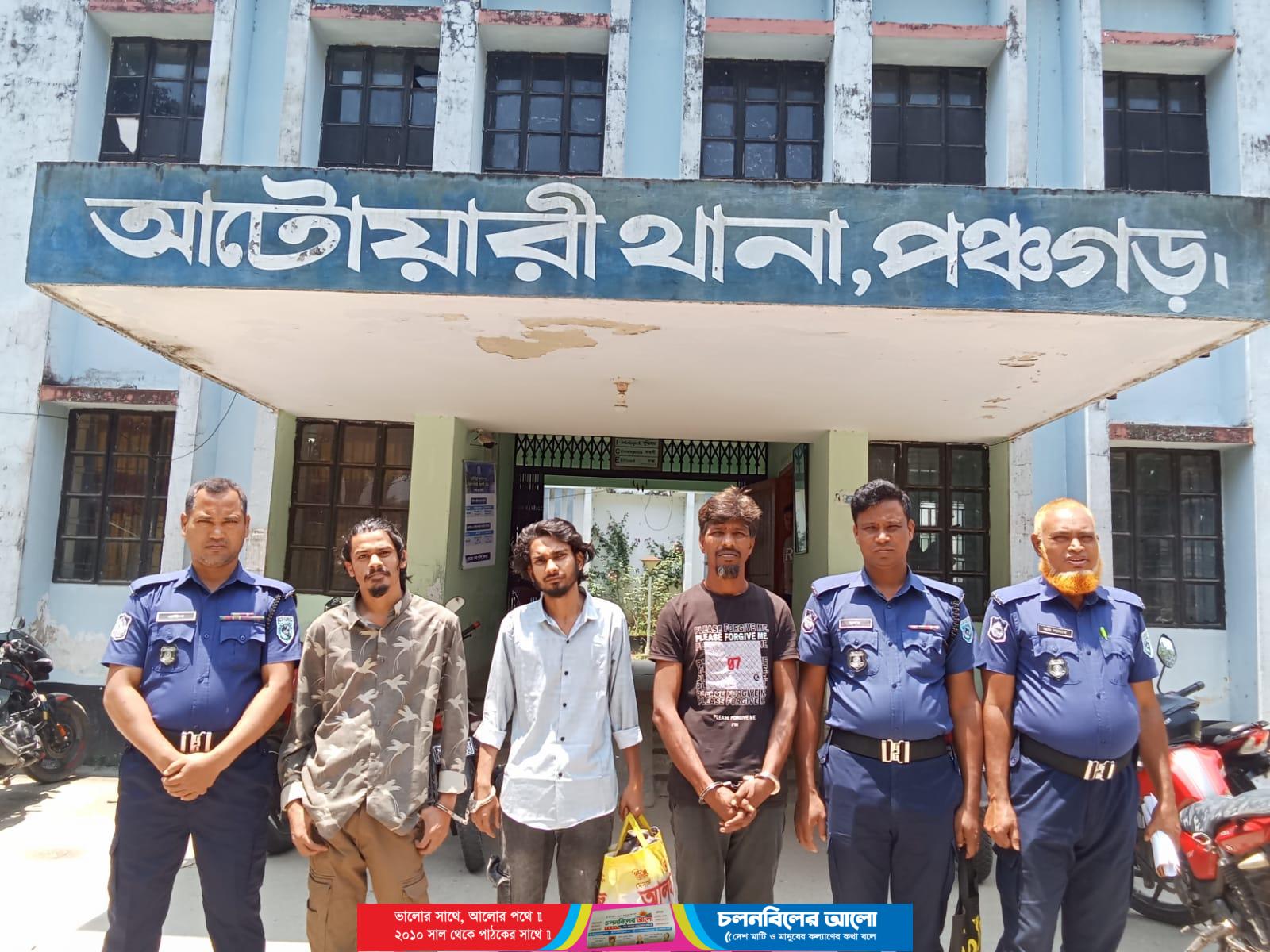 আটোয়ারীতে মাদকসহ তিন যুবক আটক