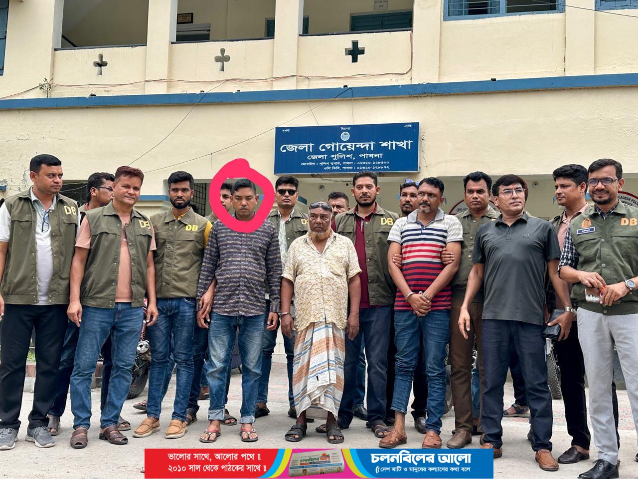 পাবনায় ডিবির অভিযানে বার্মিজ ওয়ান শুটার উদ্ধার