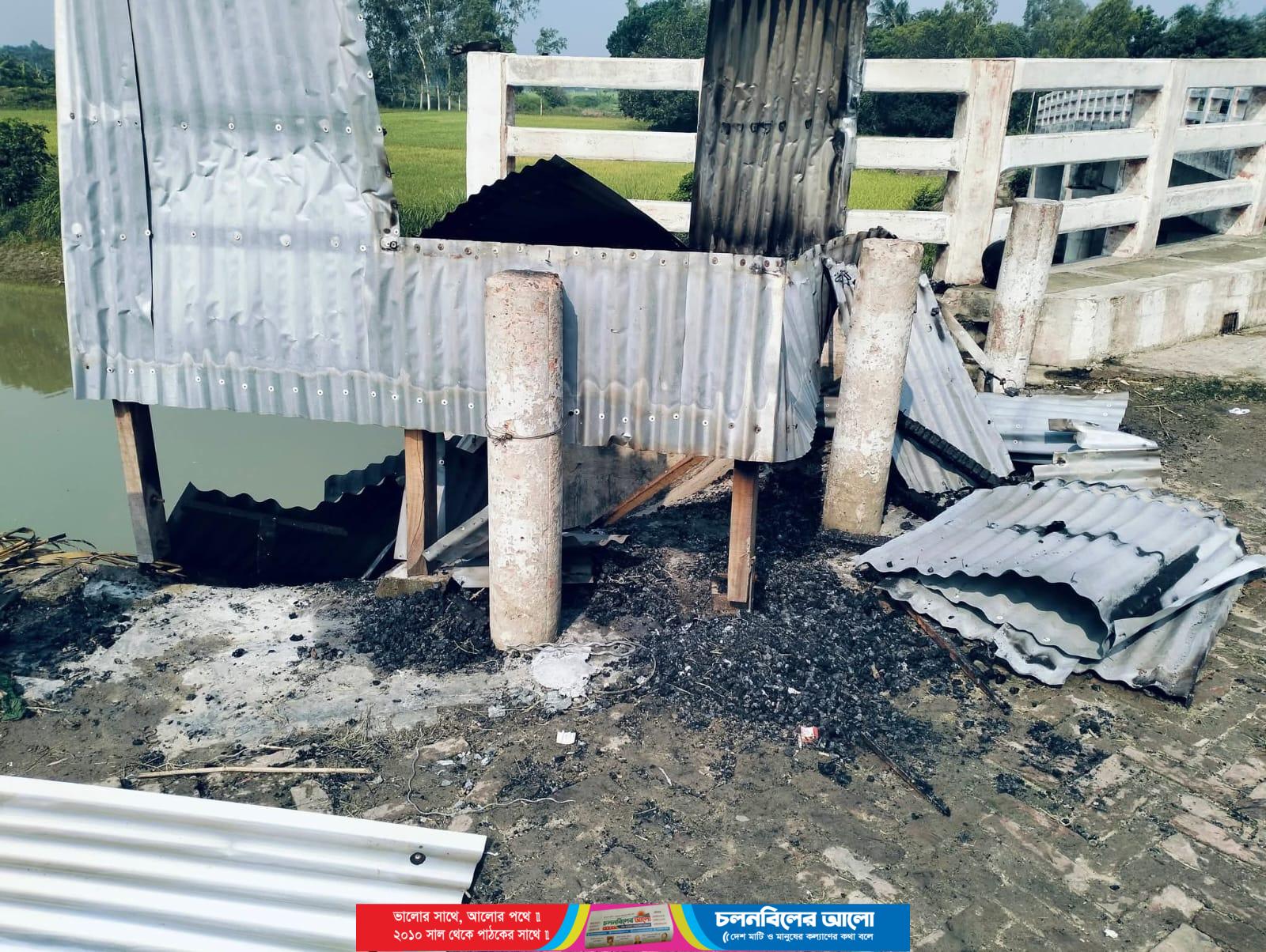 হান্ডিয়ালে দুর্বৃত্তের আগুনে পুড়ে ছাই অসহায় পরিবারের একমাত্র দোকান