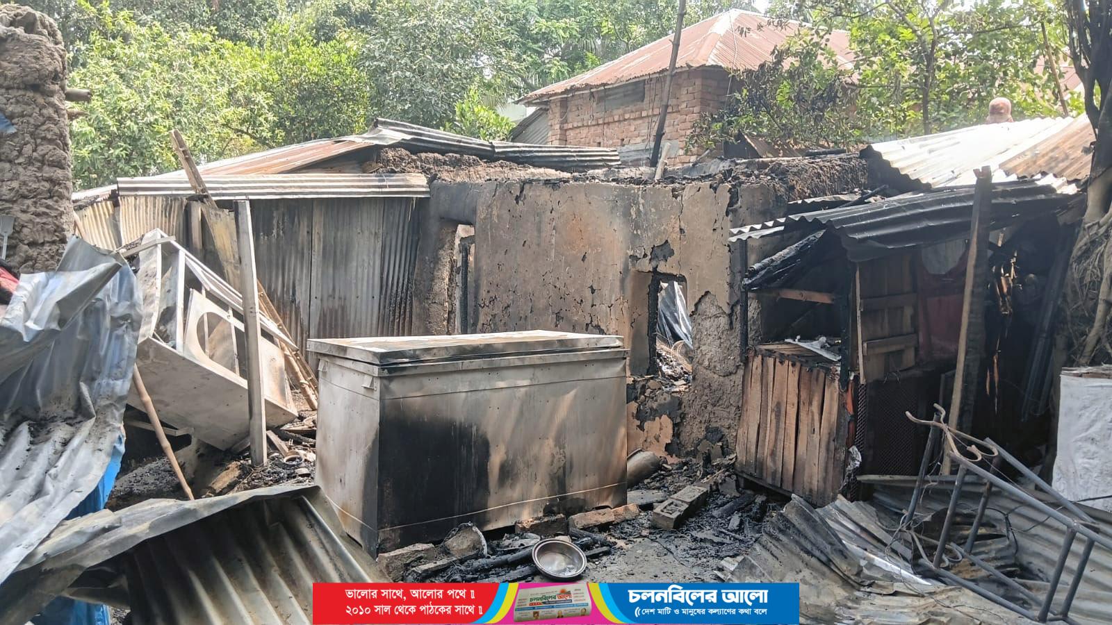 রাণীনগরে বিদ্যুতের শর্টসার্কিটের আগুনে সর্বস্ব পুড়ে ভস্মীভূত