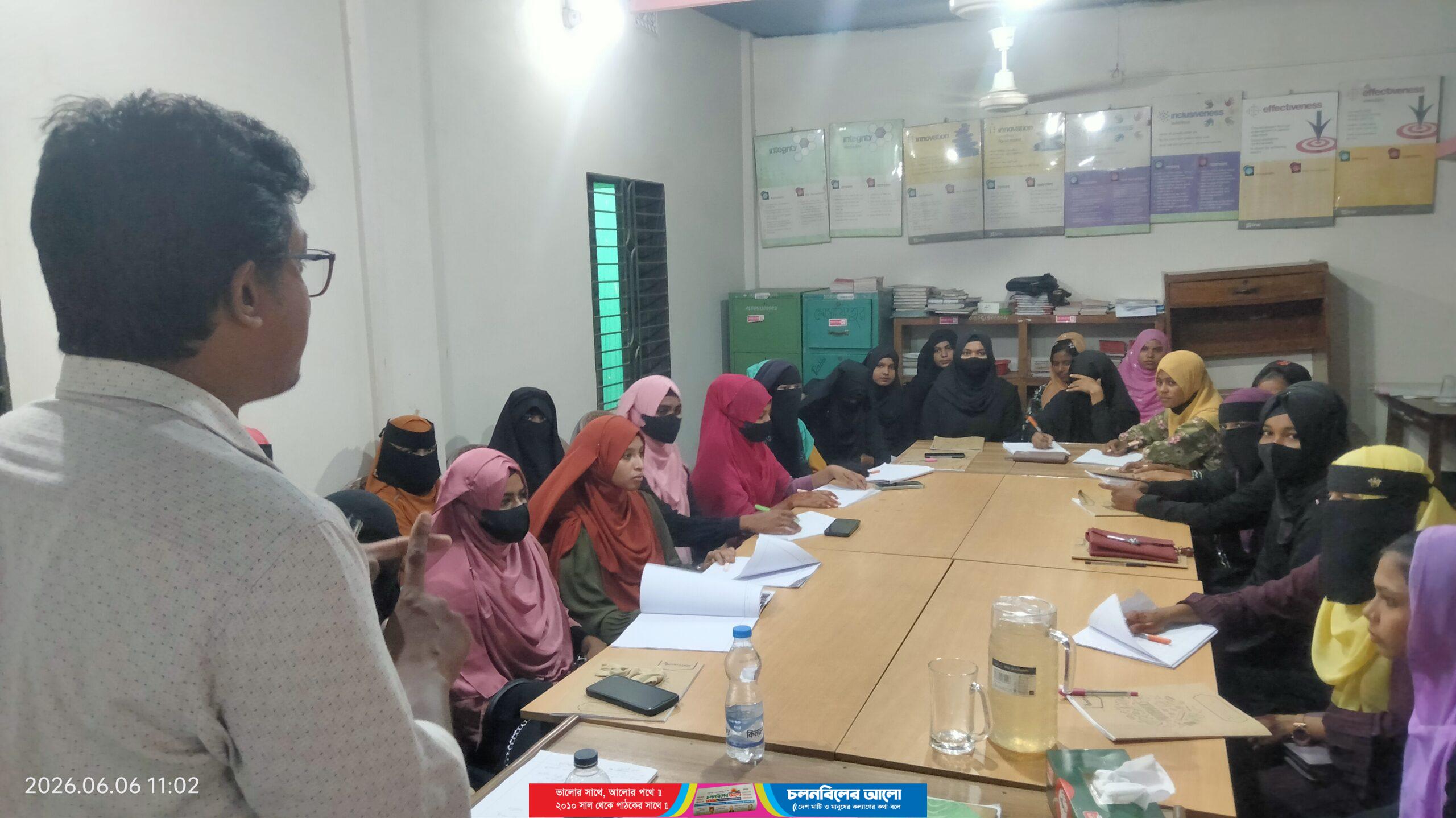 চৌহালীতে ব্র্যাকের উদ্যোগে কিশোরীদের মুরগি পালন বিষয়ে প্রশিক্ষণ