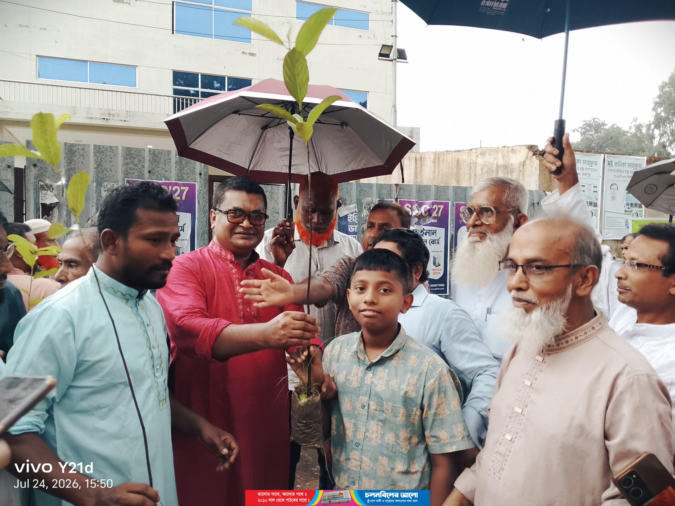 ঝালকাঠি জেলা কৃষক দলের উদ্যোগে বৃক্ষ রোপণ ও চারা বিতরণ কর্মসূচি পালন
