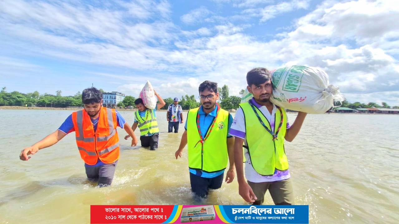 দেশের বিভিন্ন স্থানে বন্যায় মানবিক সেবায় বাংলাদেশ স্কাউটসের স্বেচ্ছাসেবীরা