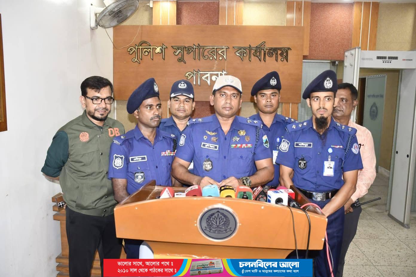 পাবনায় প্রাইভেট কারে ৫০০ পিস ফেনসিডিল উদ্ধার, গ্রেপ্তার ১