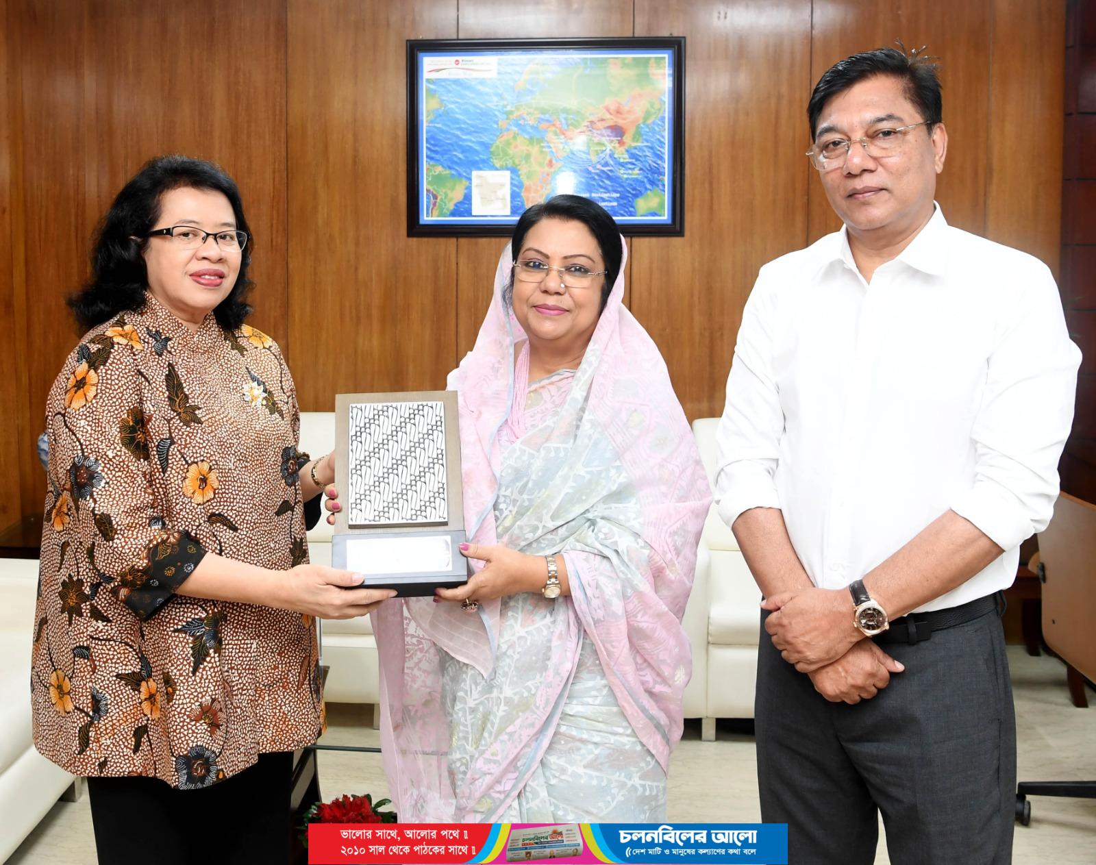 বেসামরিক বিমান পরিবহন ও পর্যটন মন্ত্রী ও প্রতিমন্ত্রীর সঙ্গে বাংলাদেশে নিযুক্ত ইন্দোনেশিয়ার রাষ্ট্রদূতের সৌজন্য সাক্ষাৎ 