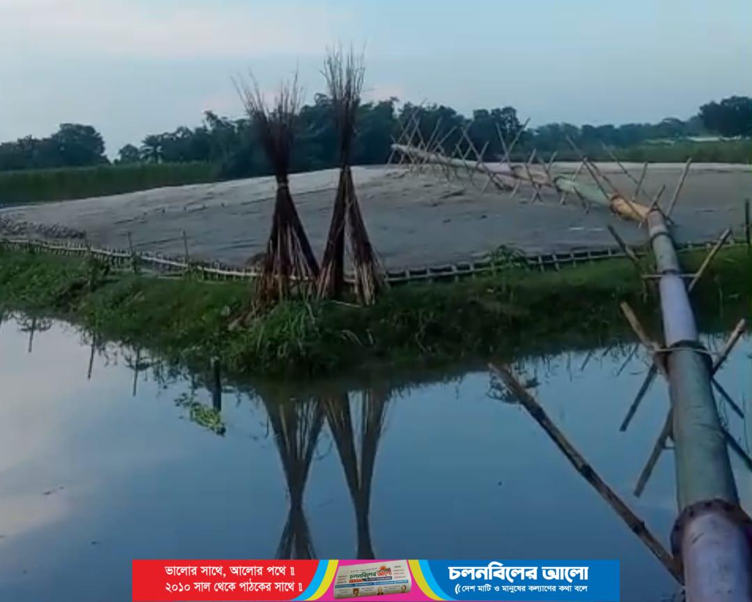 ঈশ্বরদীতে রাতের আঁধারে পদ্মা নদী থেকে অবৈধভাবে বালু উত্তোলন