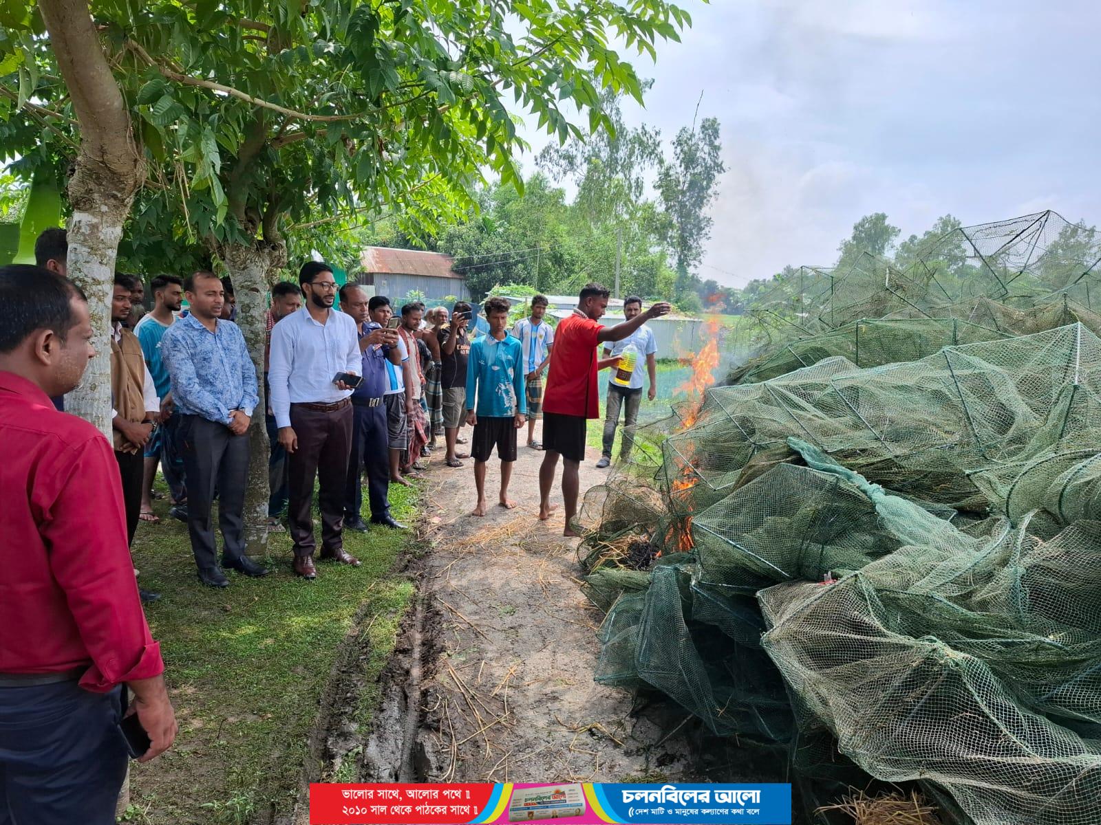 গোপালপুরে ভ্রাম্যমাণ আদালতের অভিযান: ১,৫০০ মিটার অবৈধ চায়না দুয়ারী জাল জব্দ, আগুনে ধ্বংস