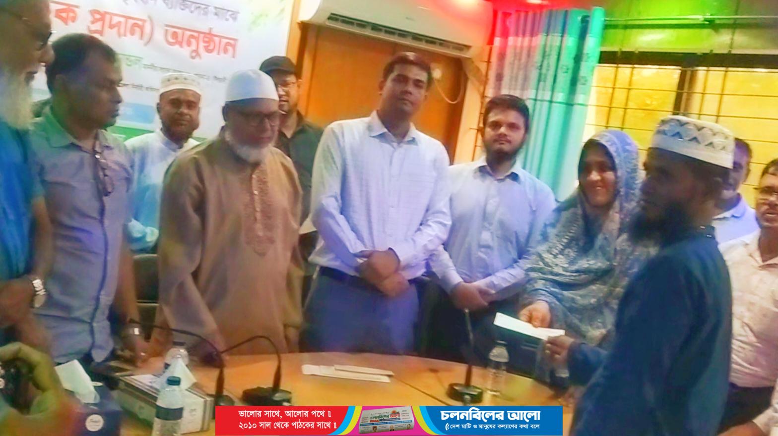 আটঘরিয়ায় দুস্থ, অসহায়, অসুস্থ, প্রতিবন্ধী ও গৃহহীন ব্যক্তিদের মাঝে নগদ অর্থ চেক বিতরণ