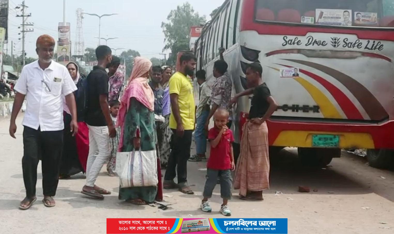 নওগাঁয় শ্রমিকদের মারধর, অভ্যন্তরীণ রুটে বাস চলাচল বন্ধ