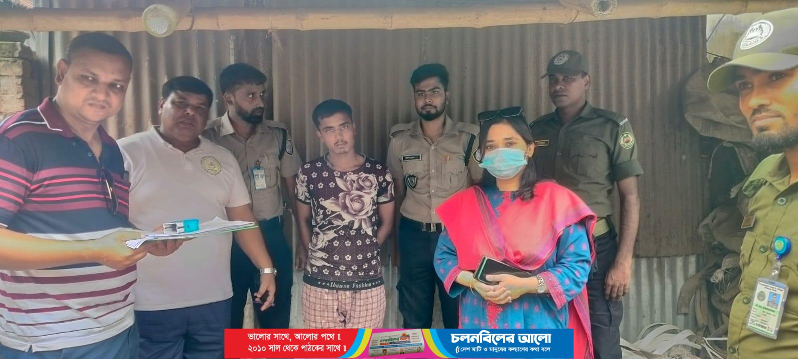 ফরিদপুরে মাদক কারবারির বাড়িতে ৫ কেজি গাজা উদ্ধার, বাবা পলাতক, ছেলে গ্রেফতার
