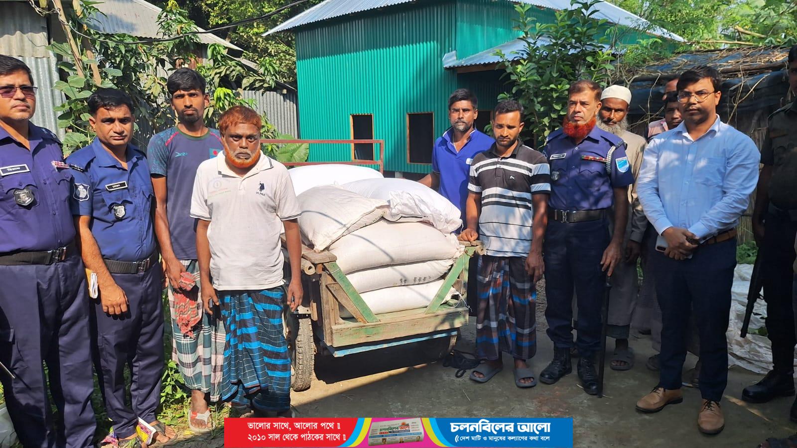 দৌলতপুরে পাচারকালে ১১ বস্তা সার আটক, ডিলারের ২ লাখ টাকা জরিমানা