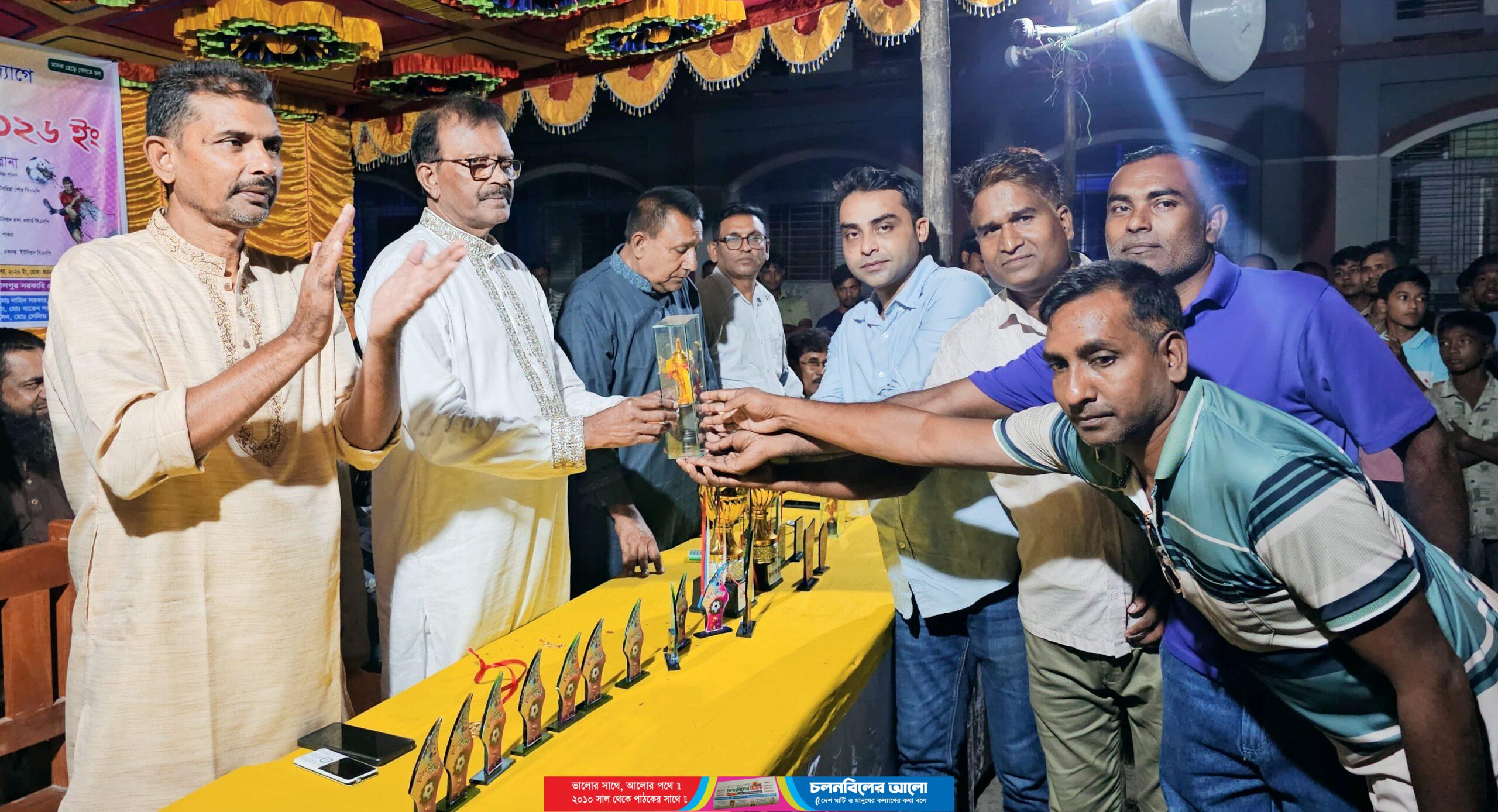 আটঘরিয়ার গোপালপুরে মরহুমা খালেদা জিয়ার স্মরণে “নাইট ফুটবল প্রীতি ম্যাচ” অনুষ্ঠিত