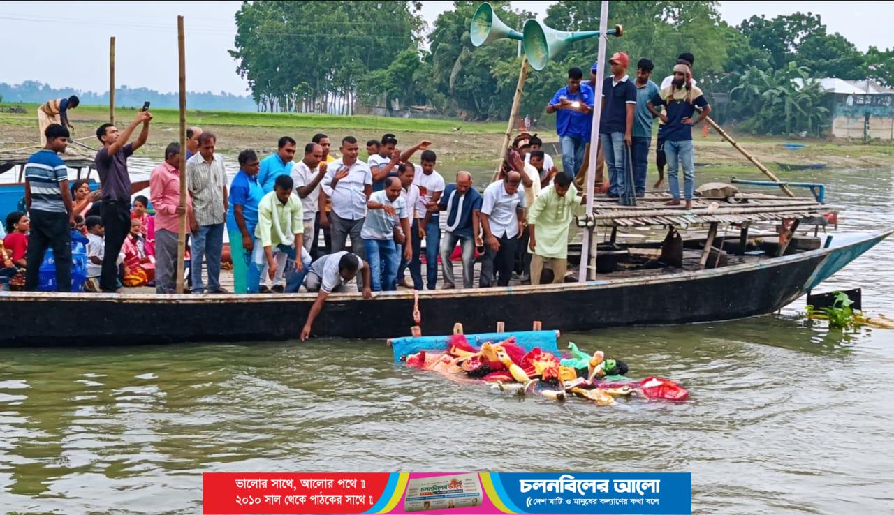 ভাঙ্গুড়ায় বড়াল-গুমানি নদীতে প্রতিমা বিসর্জন, শেষ হলো শারদীয় দুর্গোৎসব