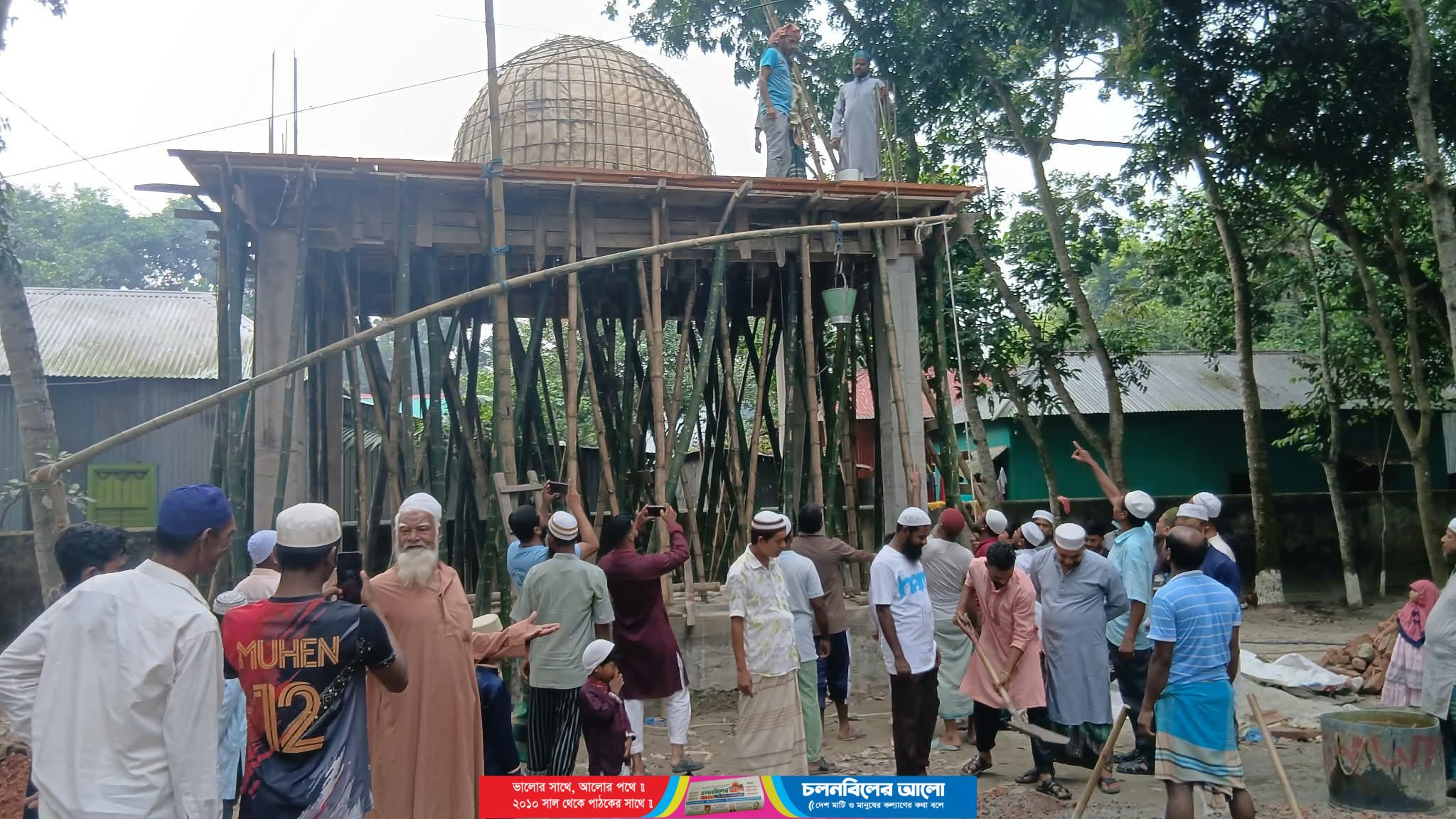 নাগরপুরে দুয়াজানি কলেজ পাড়া ঈদগাহ মাঠের মিনার নির্মাণ কাজের ছাঁদ ঢালাই